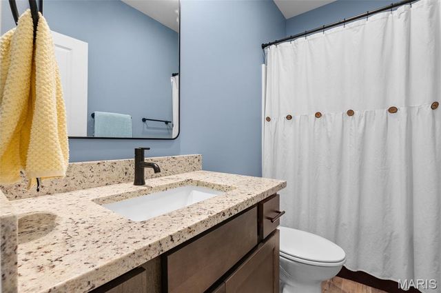 8013 Villa Valley Lane, Caseyville, IL 62232