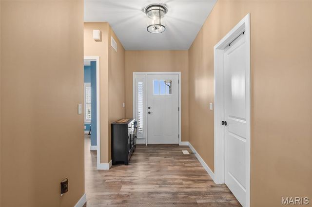 8013 Villa Valley Lane, Caseyville, IL 62232