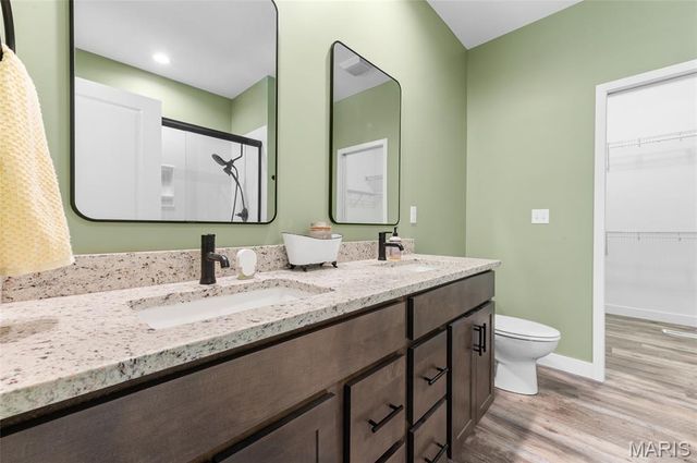 8013 Villa Valley Lane, Caseyville, IL 62232