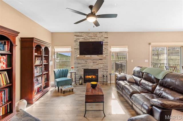 8013 Villa Valley Lane, Caseyville, IL 62232