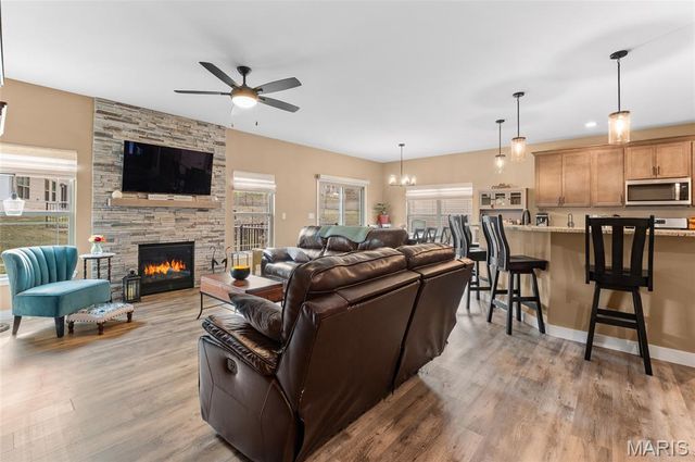 8013 Villa Valley Lane, Caseyville, IL 62232