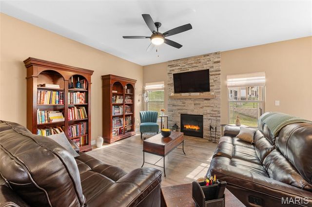 8013 Villa Valley Lane, Caseyville, IL 62232