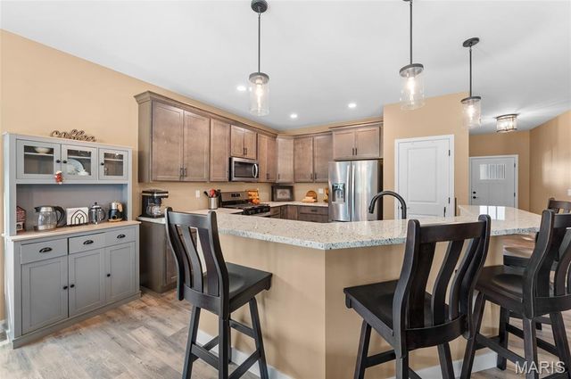 8013 Villa Valley Lane, Caseyville, IL 62232