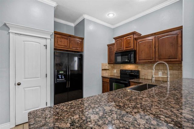 5708 NW Valor Ave, Lawton, OK 73505