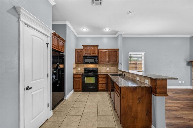5708 NW Valor Ave, Lawton, OK 73505