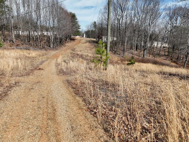 128 Green Oak LN, Patrick Springs, VA 24133