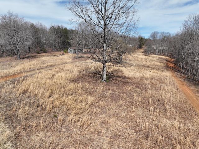 128 Green Oak LN, Patrick Springs, VA 24133