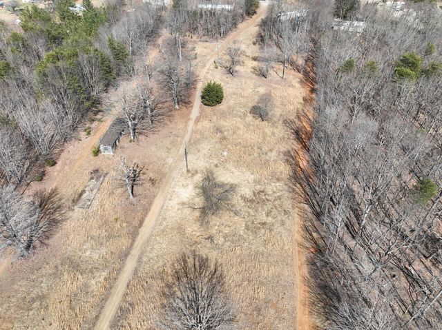 128 Green Oak LN, Patrick Springs, VA 24133