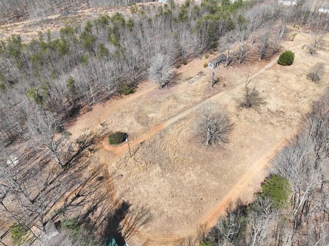 128 Green Oak LN, Patrick Springs, VA 24133