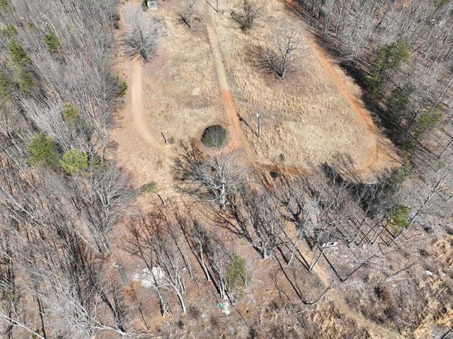 128 Green Oak LN, Patrick Springs, VA 24133