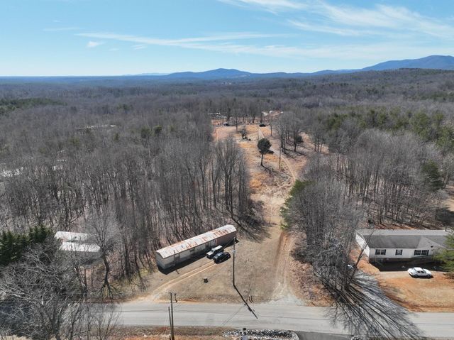 128 Green Oak LN, Patrick Springs, VA 24133