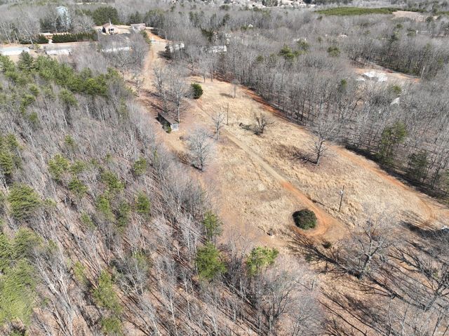 128 Green Oak LN, Patrick Springs, VA 24133