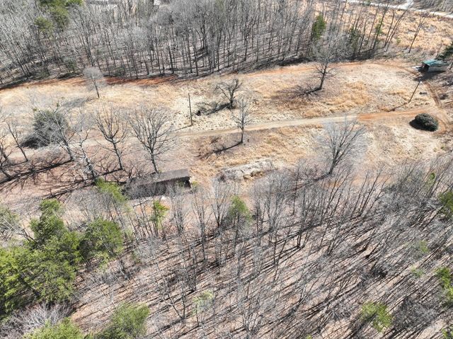 128 Green Oak LN, Patrick Springs, VA 24133