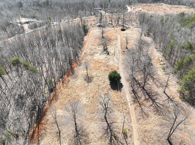 128 Green Oak LN, Patrick Springs, VA 24133