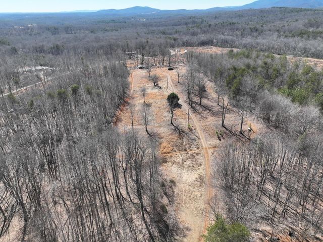 128 Green Oak LN, Patrick Springs, VA 24133
