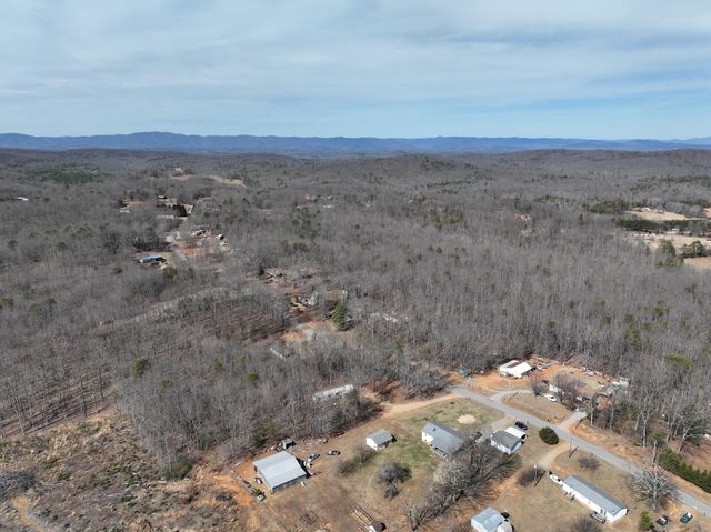 128 Green Oak LN, Patrick Springs, VA 24133