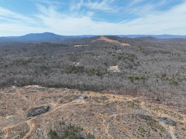 128 Green Oak LN, Patrick Springs, VA 24133
