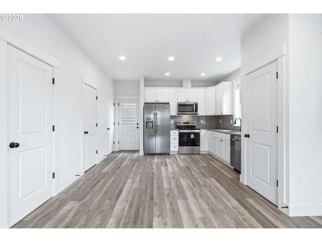 8665 Se Insley St, Portland, OR 97266