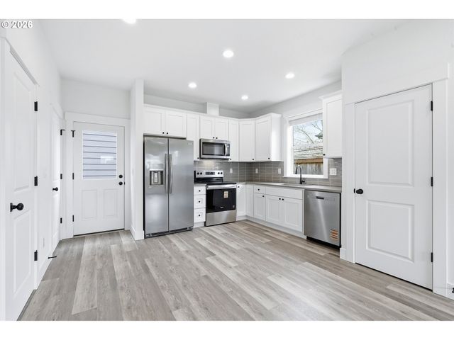 8665 Se Insley St, Portland, OR 97266