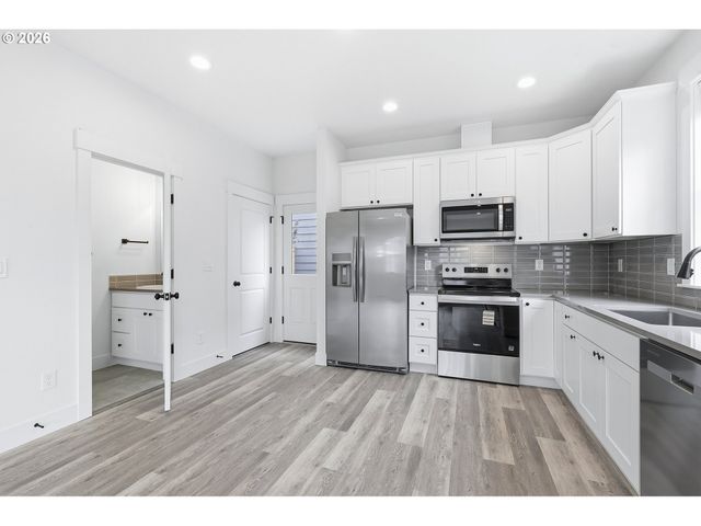 8665 Se Insley St, Portland, OR 97266