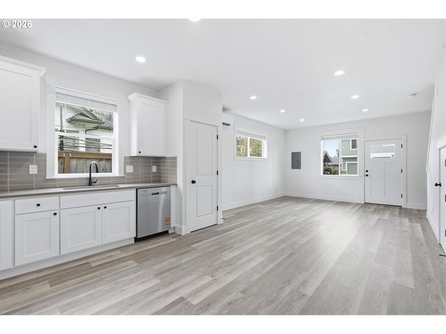 8665 Se Insley St, Portland, OR 97266