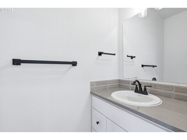 8665 Se Insley St, Portland, OR 97266