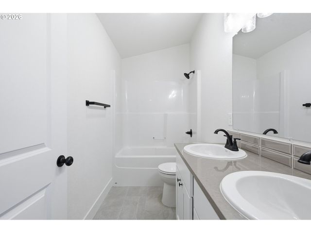 8665 Se Insley St, Portland, OR 97266