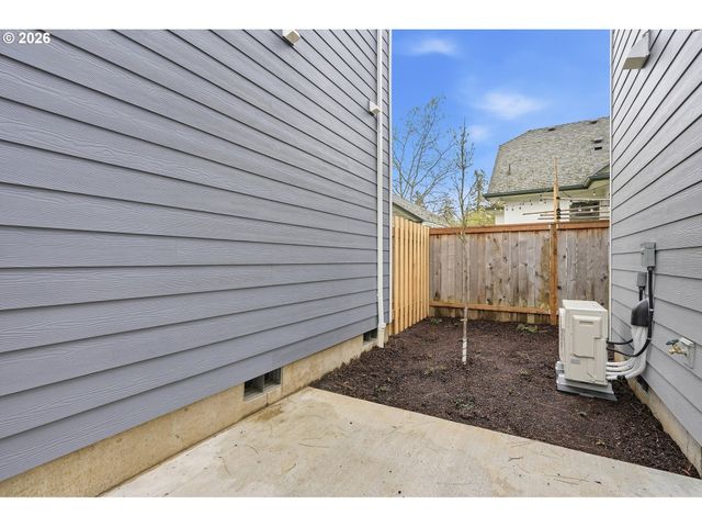 8665 Se Insley St, Portland, OR 97266