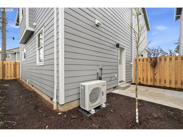 8665 Se Insley St, Portland, OR 97266