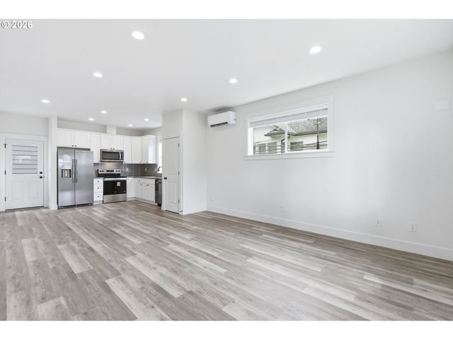 8665 Se Insley St, Portland, OR 97266