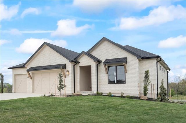 1816 NE Lashbrook Circle, Lee's Summit, MO 64086