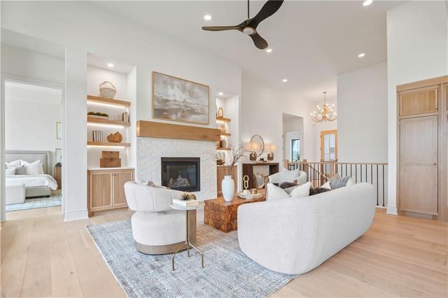 1816 NE Lashbrook Circle, Lee's Summit, MO 64086