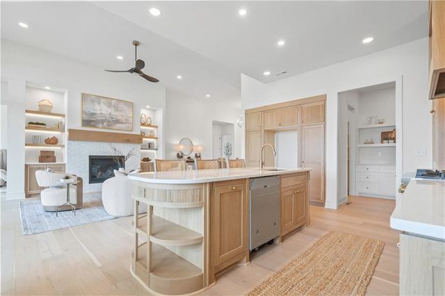 1816 NE Lashbrook Circle, Lee's Summit, MO 64086