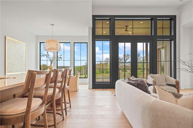 1816 NE Lashbrook Circle, Lee's Summit, MO 64086