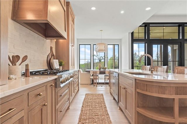1816 NE Lashbrook Circle, Lee's Summit, MO 64086
