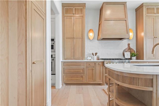 1816 NE Lashbrook Circle, Lee's Summit, MO 64086