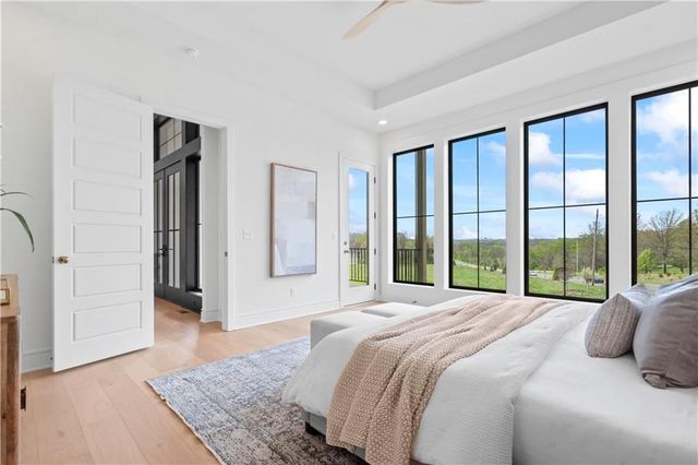 1816 NE Lashbrook Circle, Lee's Summit, MO 64086