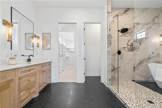 1816 NE Lashbrook Circle, Lee's Summit, MO 64086