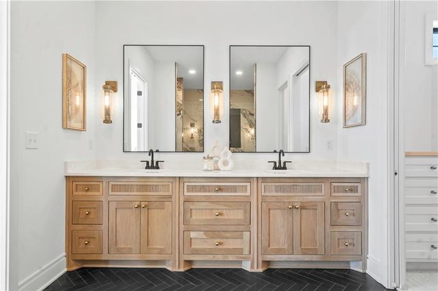 1816 NE Lashbrook Circle, Lee's Summit, MO 64086