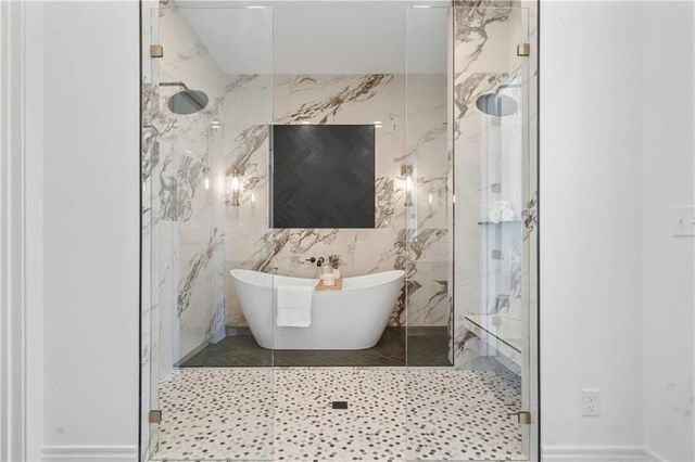 1816 NE Lashbrook Circle, Lee's Summit, MO 64086