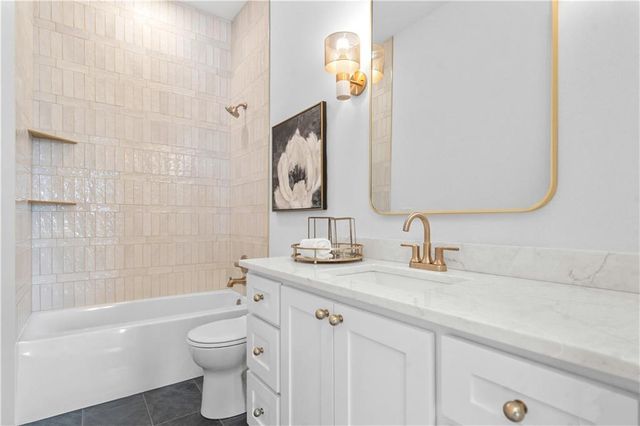 1816 NE Lashbrook Circle, Lee's Summit, MO 64086