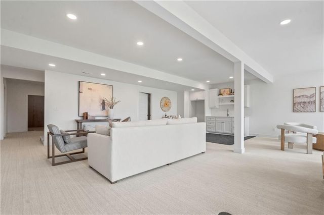 1816 NE Lashbrook Circle, Lee's Summit, MO 64086