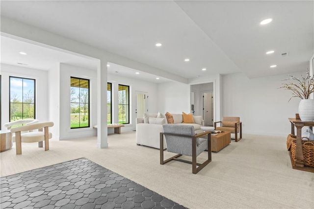 1816 NE Lashbrook Circle, Lee's Summit, MO 64086