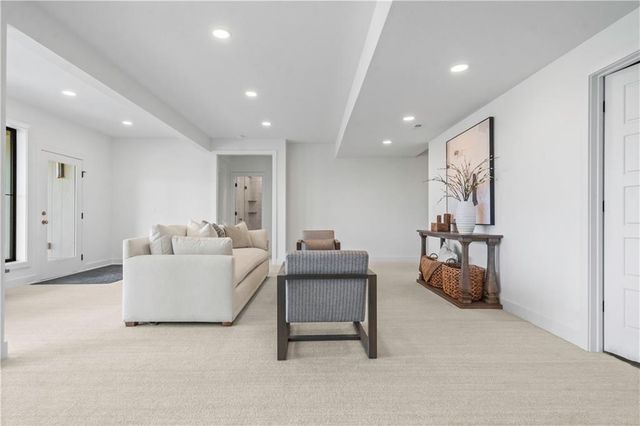 1816 NE Lashbrook Circle, Lee's Summit, MO 64086