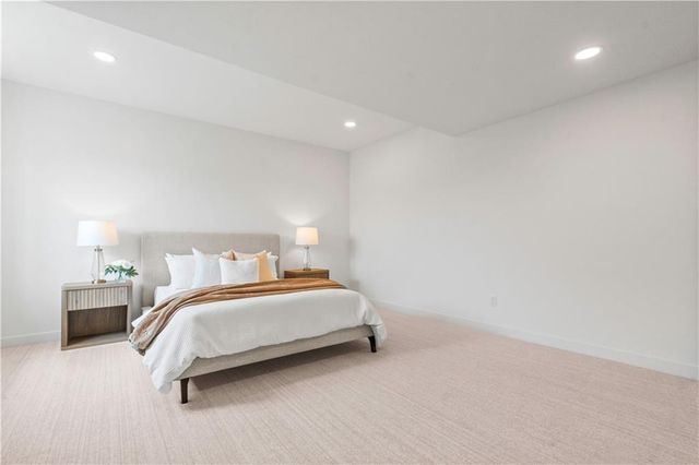 1816 NE Lashbrook Circle, Lee's Summit, MO 64086