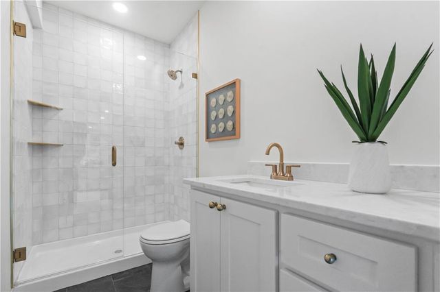 1816 NE Lashbrook Circle, Lee's Summit, MO 64086