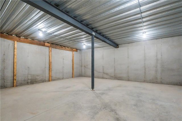 1816 NE Lashbrook Circle, Lee's Summit, MO 64086