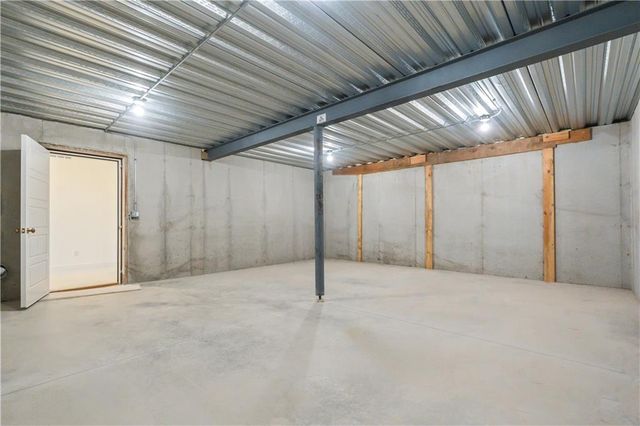 1816 NE Lashbrook Circle, Lee's Summit, MO 64086
