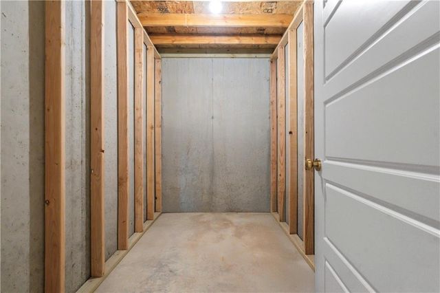 1816 NE Lashbrook Circle, Lee's Summit, MO 64086