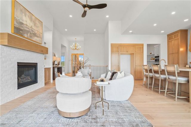 1816 NE Lashbrook Circle, Lee's Summit, MO 64086